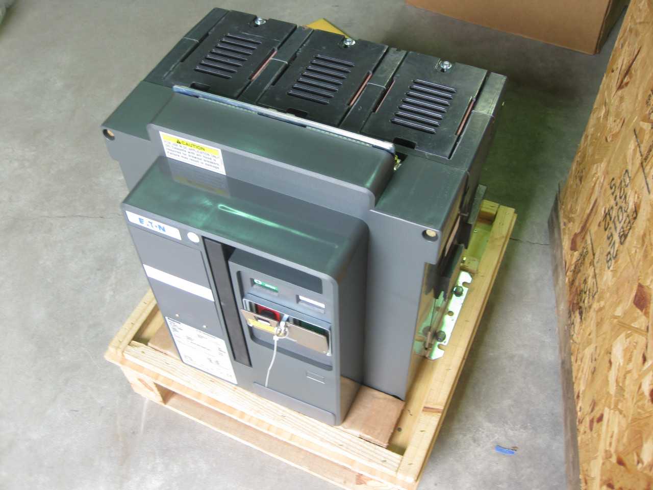 EATON 2500AMPS BREAKER - ELECTRICAL COMPONENTS