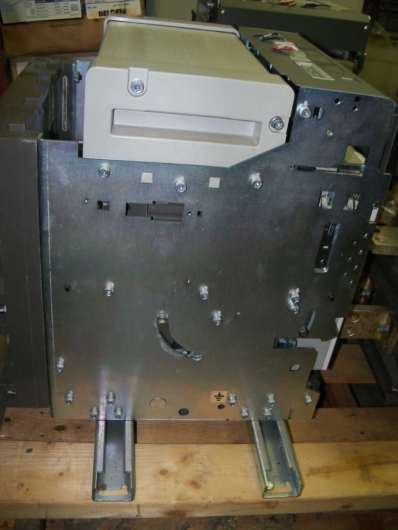 1600 Amp Circuit Breaker - CIRCUIT BREAKERS