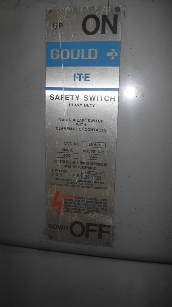 400 Amp ITE Enclosed Switch - DISCONNECT SWITCHES