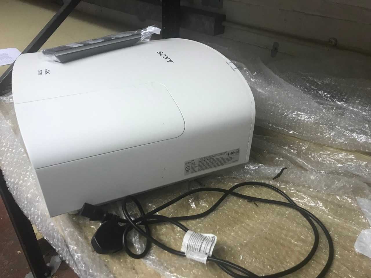 Sony VPL-VW570ES Projector - Demo Stock without box - MISCELLANEOUS