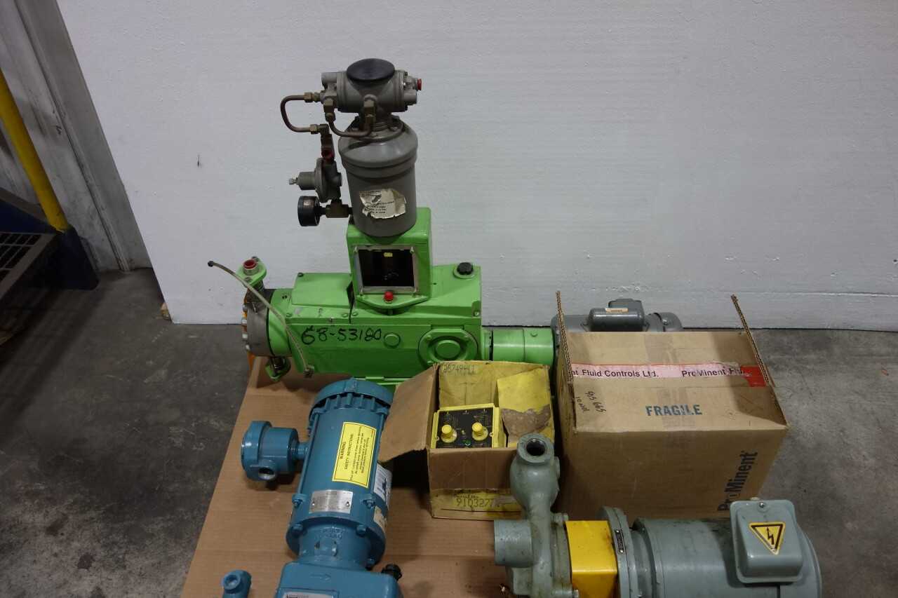 1 PALLET OF ASSORTED METERING PUMPS - METERING PUMP