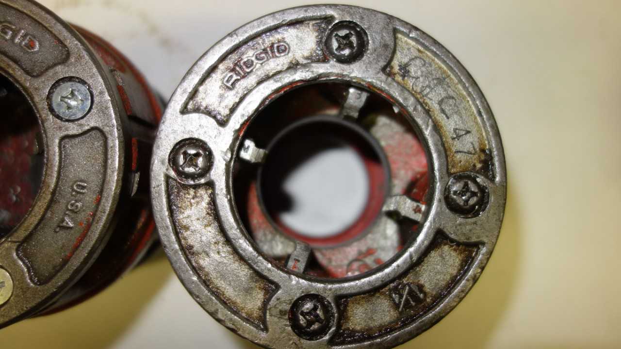 LOT OF 2 RIDGID 1-1/4 IN DIE HEADS - ELECTRIC POWER TOOLS