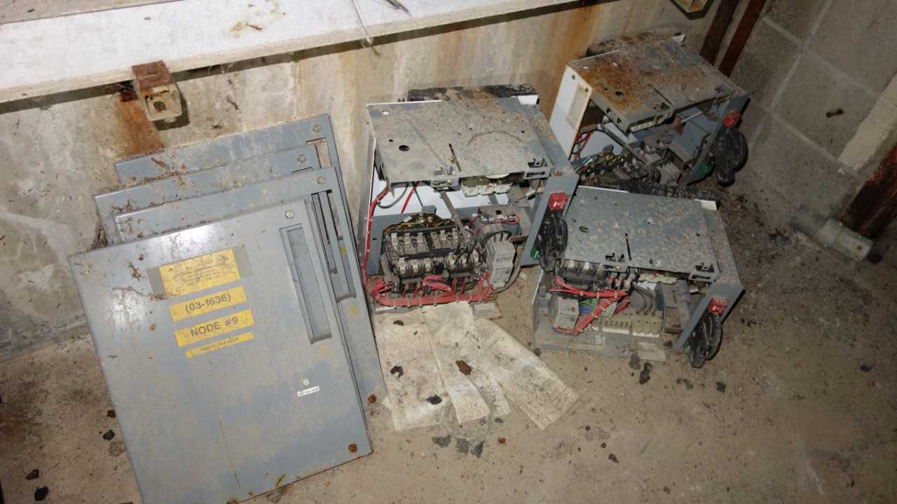 LOT OF ASSORTED ALLEN BRADLEY MCC BUCKETS - MOTOR CONTROL CENTERS