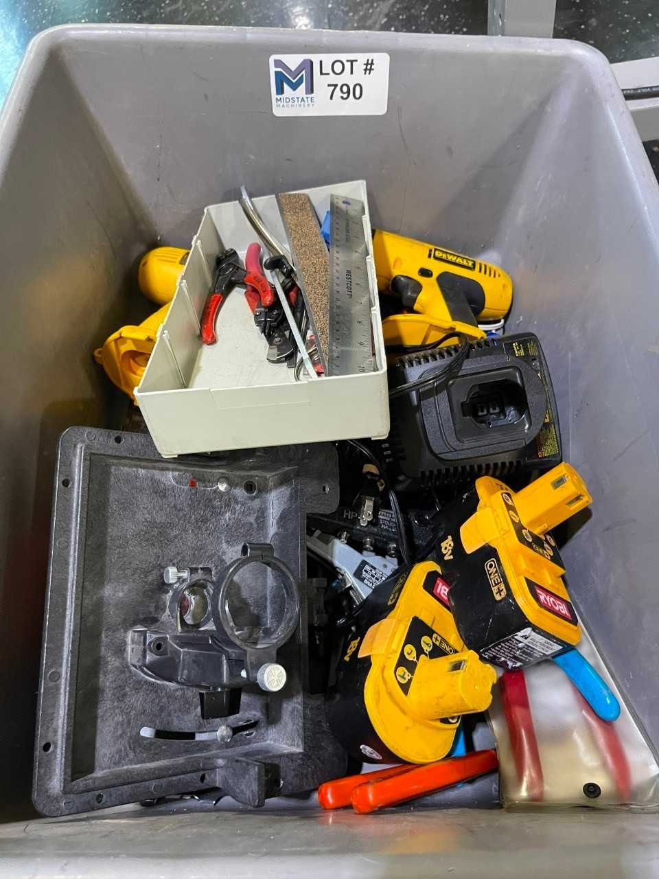 Dewalt Cordless Drills and misc Hand Tools - ELECTRIC POWER TOOLS