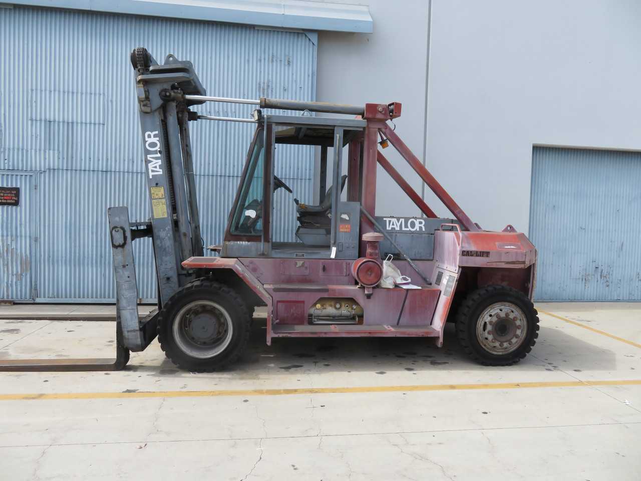 Taylor 25,000 LB, Capacity Fork Lift - FORKLIFTS