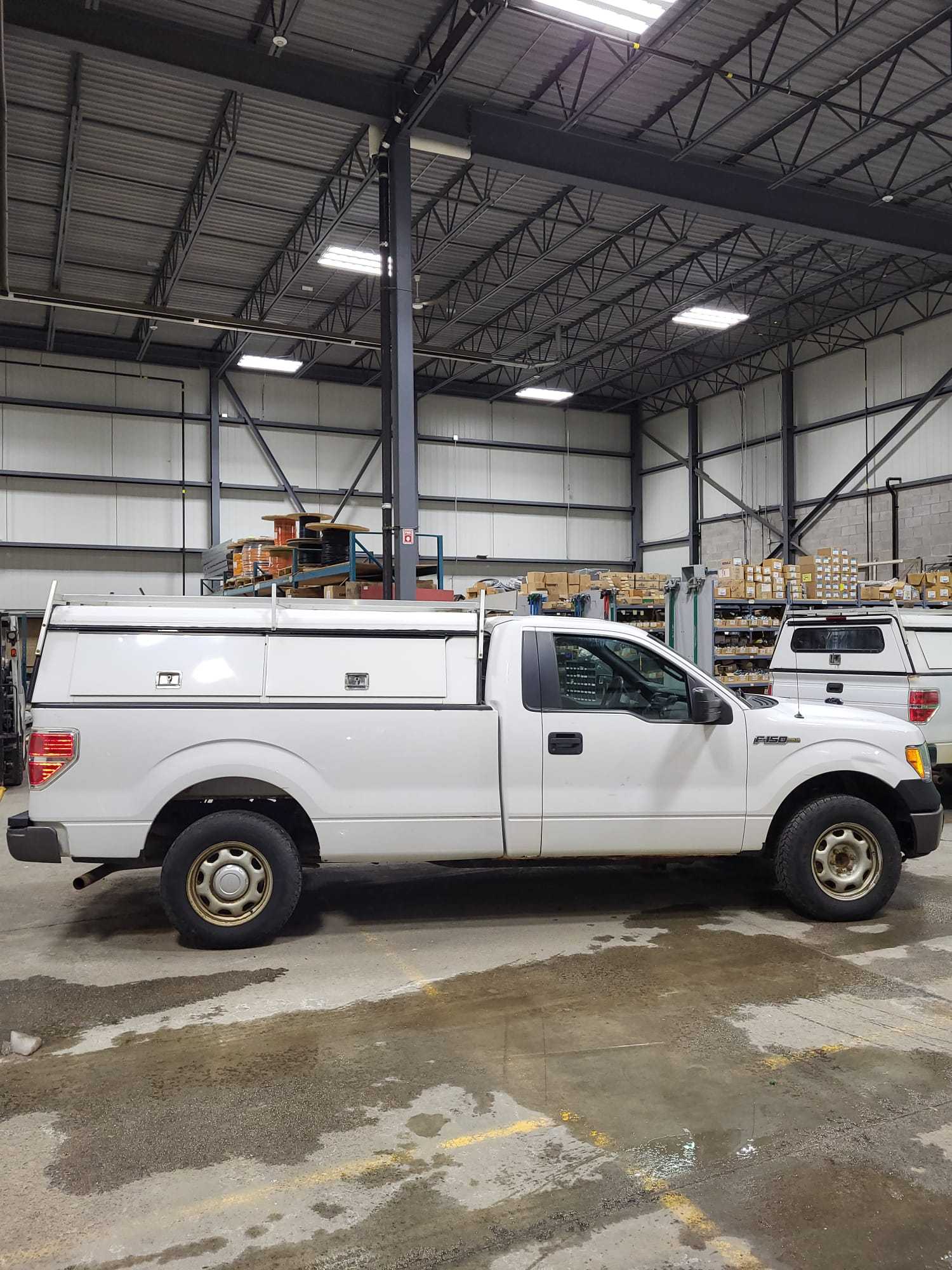 2014 FORD F150 XLT 4X2 REG. CAB LONG BOX PICKUP TRUCK WITH TOPPER - BUSSES & VANS