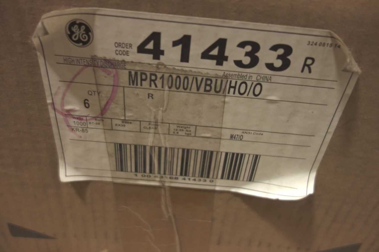 2 PALLETS OF ASSORTED LIGHT BULBS - LIGHTING