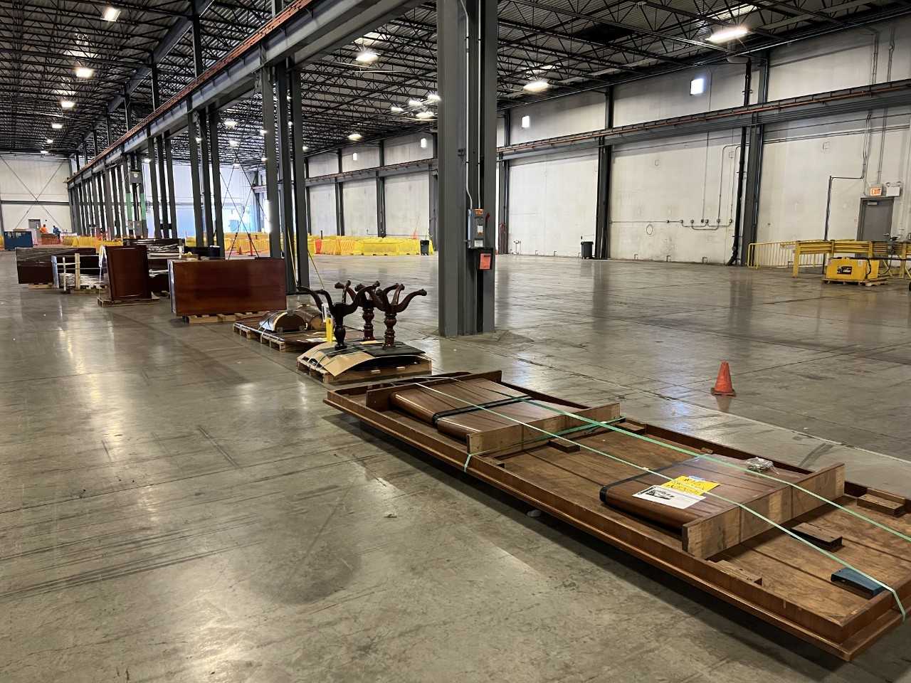 Lot of 26 pallets of office furniture - PLANT & FACILITY