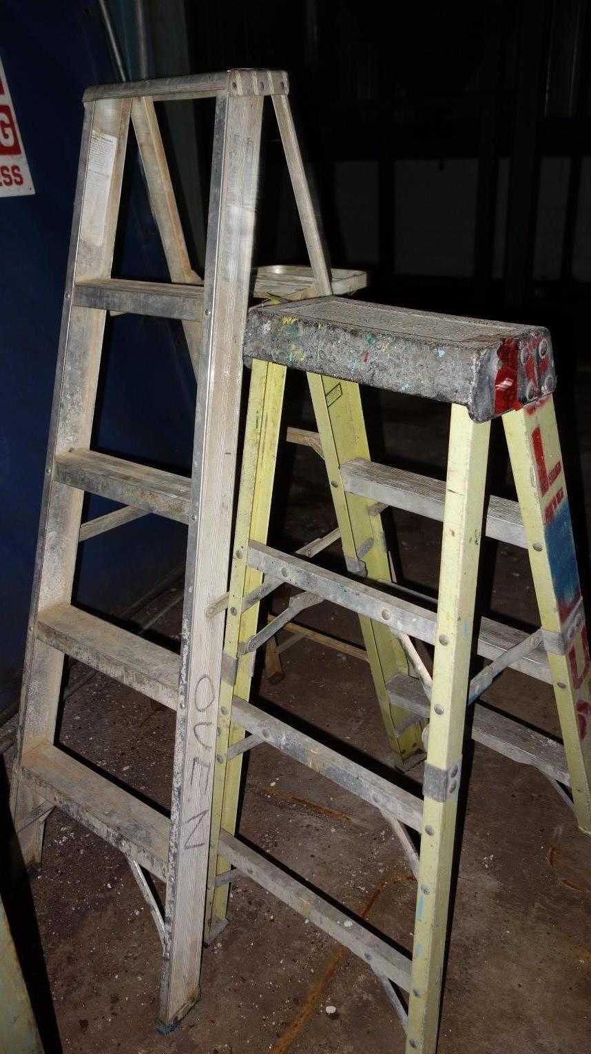 LOT OF 2 ALUMINUM LADDERS, FEATHERLITE, REYNOLD 365 - MISCELLANEOUS