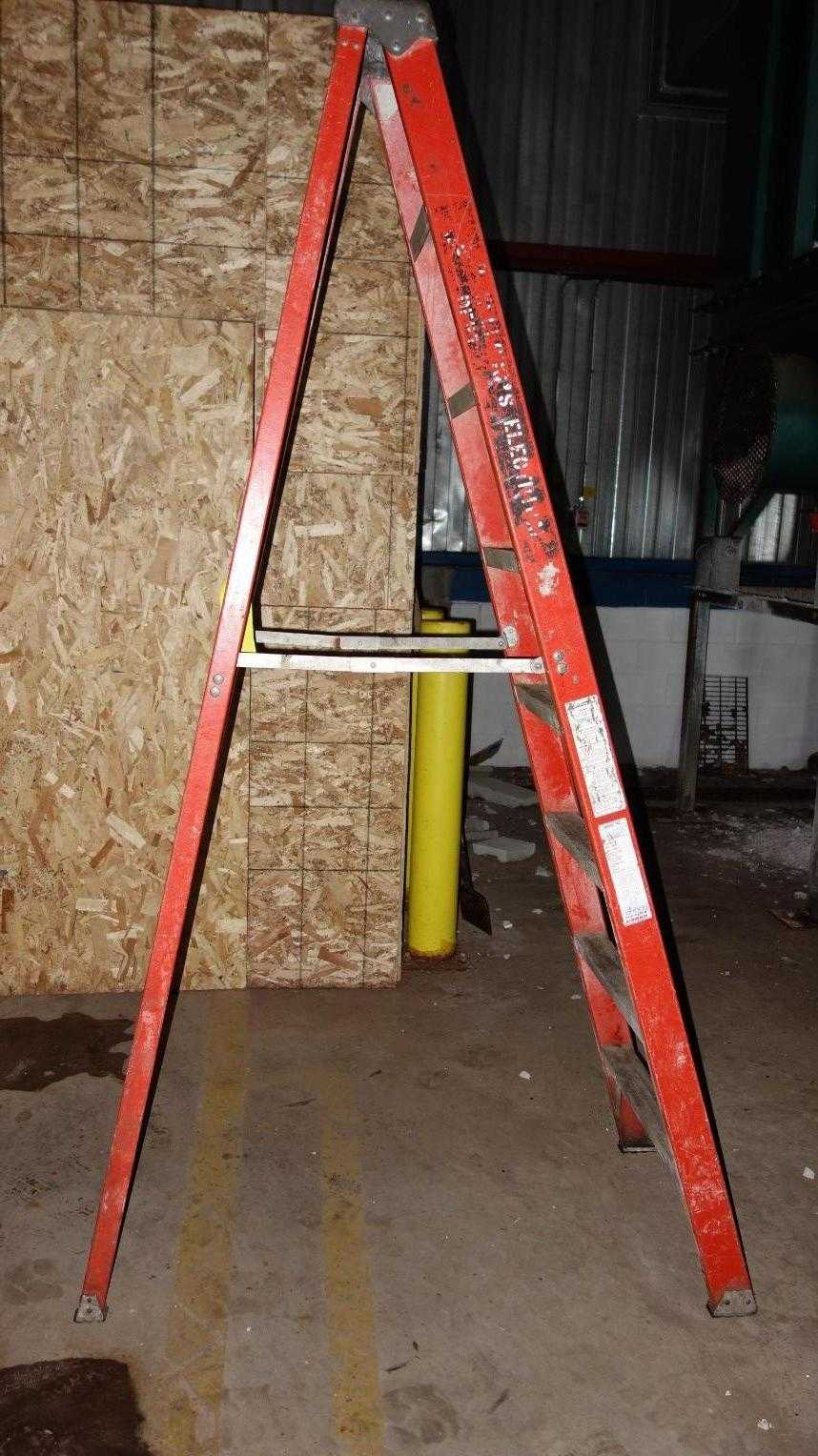 FEATHERLITE 1508 8-STEP ALUMINUM LADDER - MISCELLANEOUS FEATHERLITE 1508 8-STEP ALUMINUM LADDER - MISCELLANEOUS