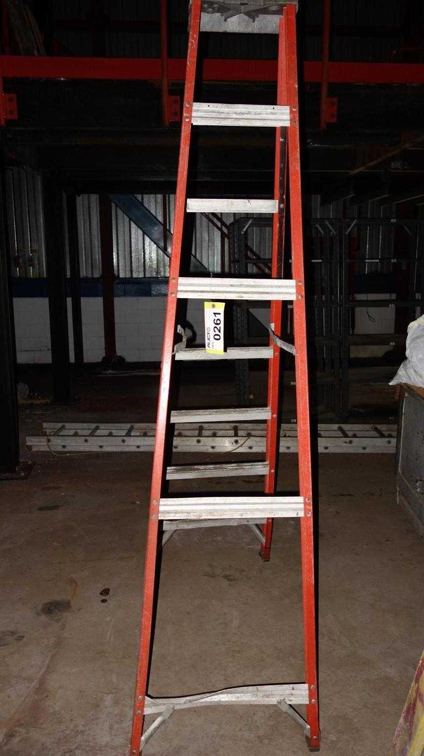 FEATHERLITE FS1508 8-STEP ALUMINUM LADDER - MISCELLANEOUS FEATHERLITE FS1508 8-STEP ALUMINUM LADDER - MISCELLANEOUS
