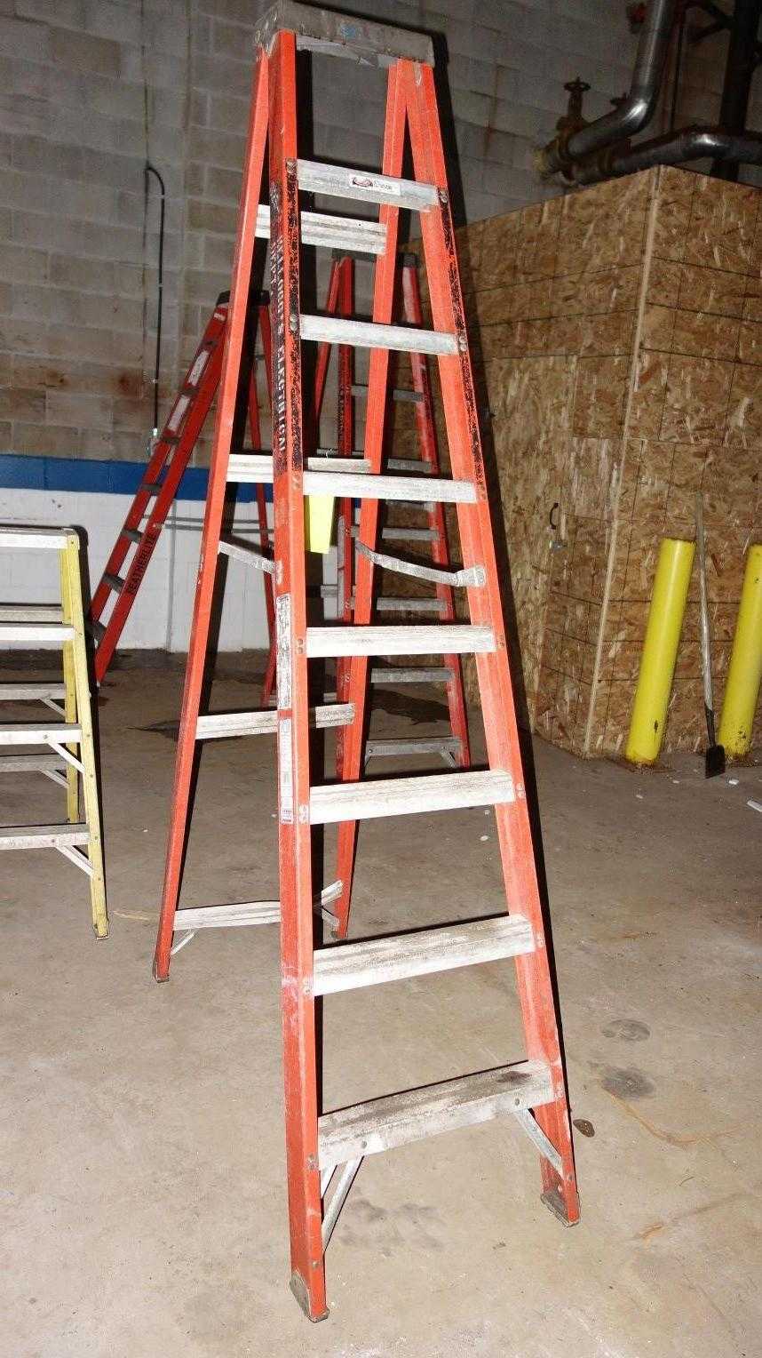 FEATHERLITE FS1508 8-STEP ALUMINUM LADDER - MISCELLANEOUS