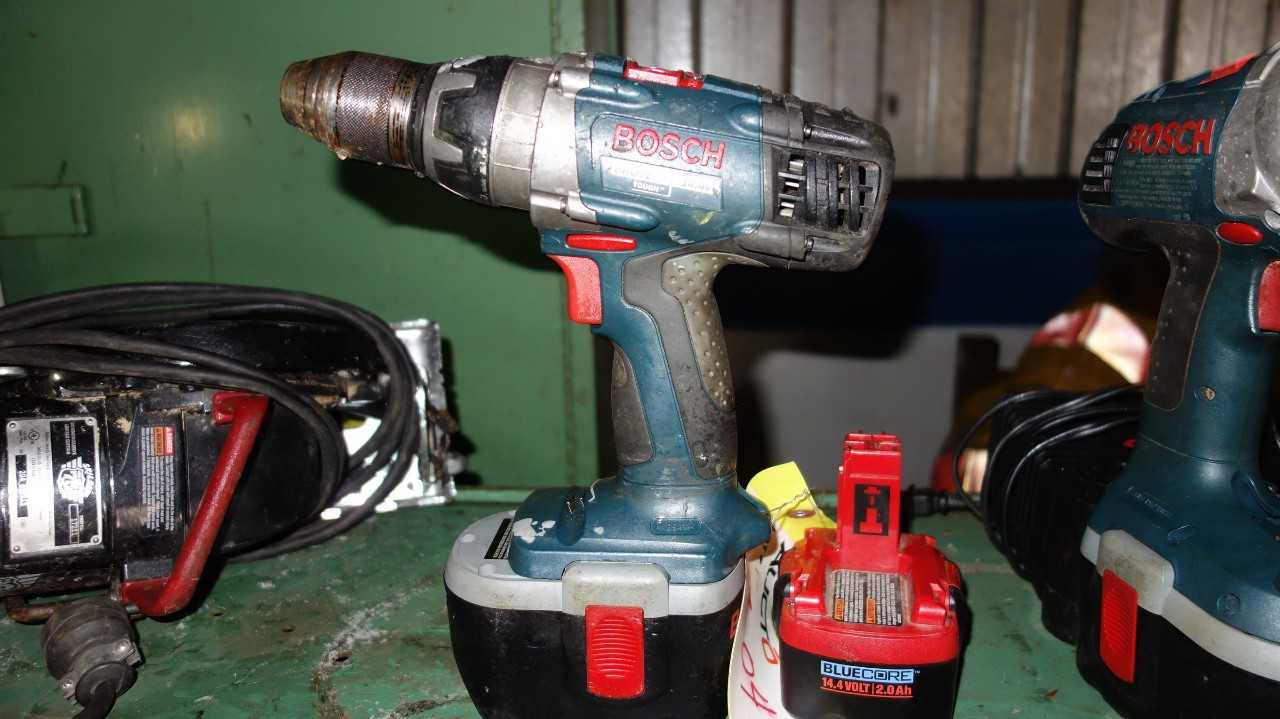 BOSCH BRUTE TOUGH 14.4V CORDLESS DRILL W/ EXTRA BATTERY - ELECTRIC POWER TOOLS