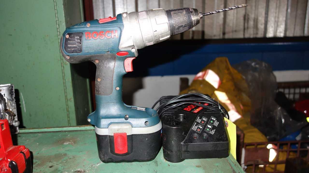 BOSCH BRUTE TOUGH 24V CORDLESS DRILL W/ CHARGER - ELECTRIC POWER TOOLS