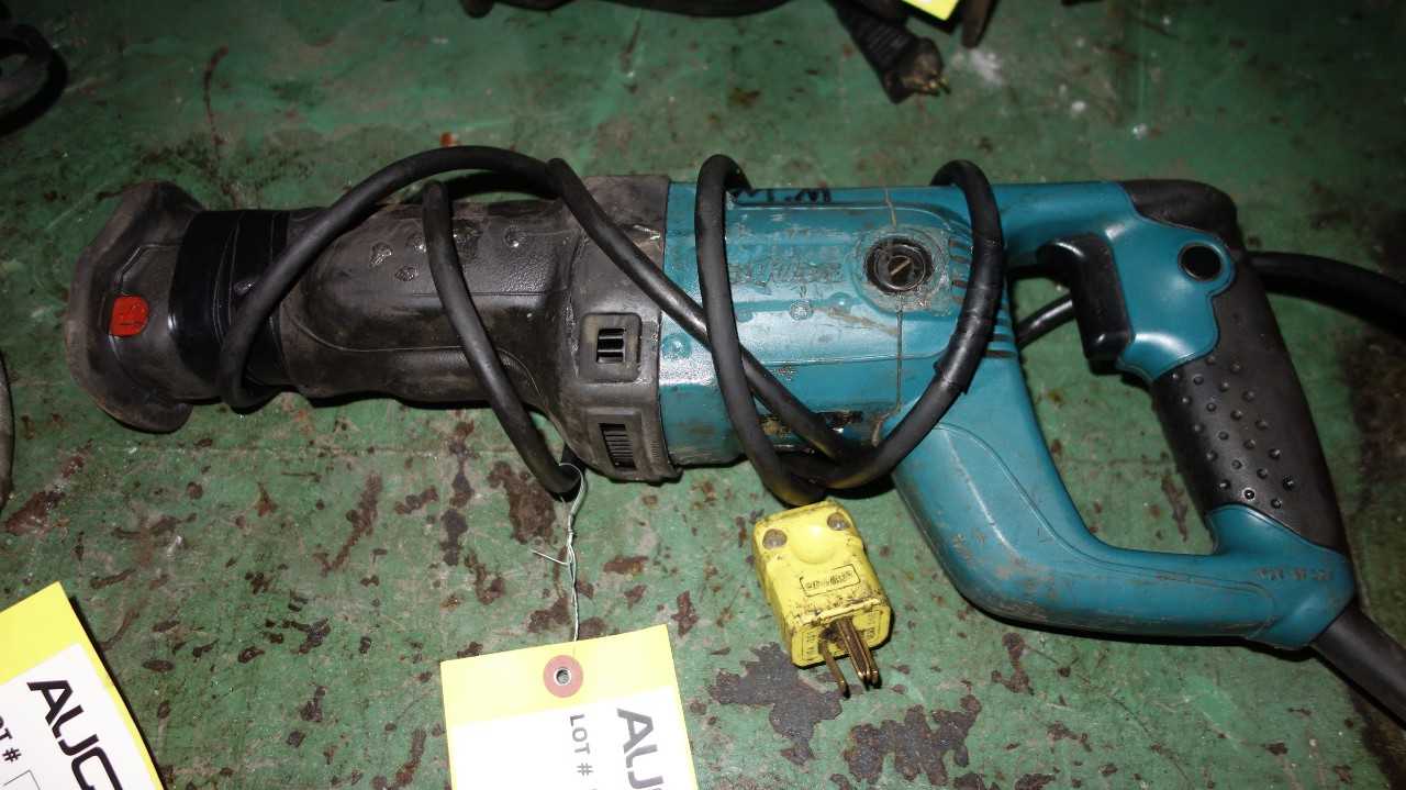MAKITA 120V-AC SAWZALL RECIPRICATING SAW - ELECTRIC POWER TOOLS