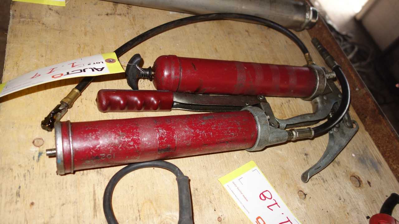 LOT OF 2 GREASE GUN LUBRICATOR - ELECTRIC POWER TOOLS