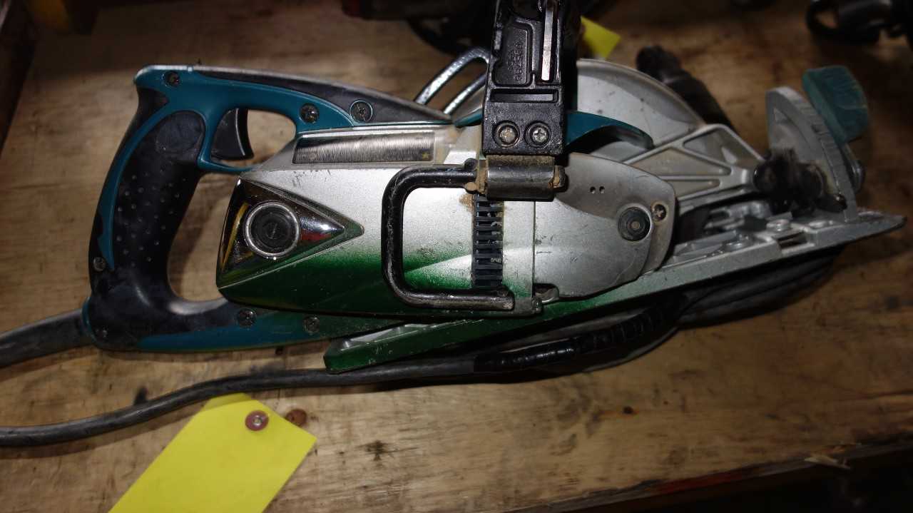 MAKITA 5377MG 7-1/4IN 120V-AC CIRCULAR SAW - ELECTRIC POWER TOOLS