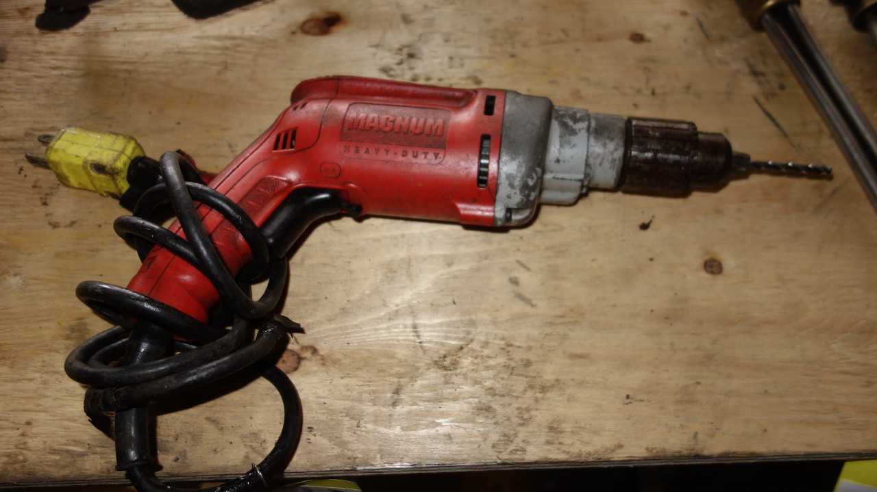 MILWAUKEE 1/2IN 120V-AC HEAVY DUTY DRILL - ELECTRIC POWER TOOLS