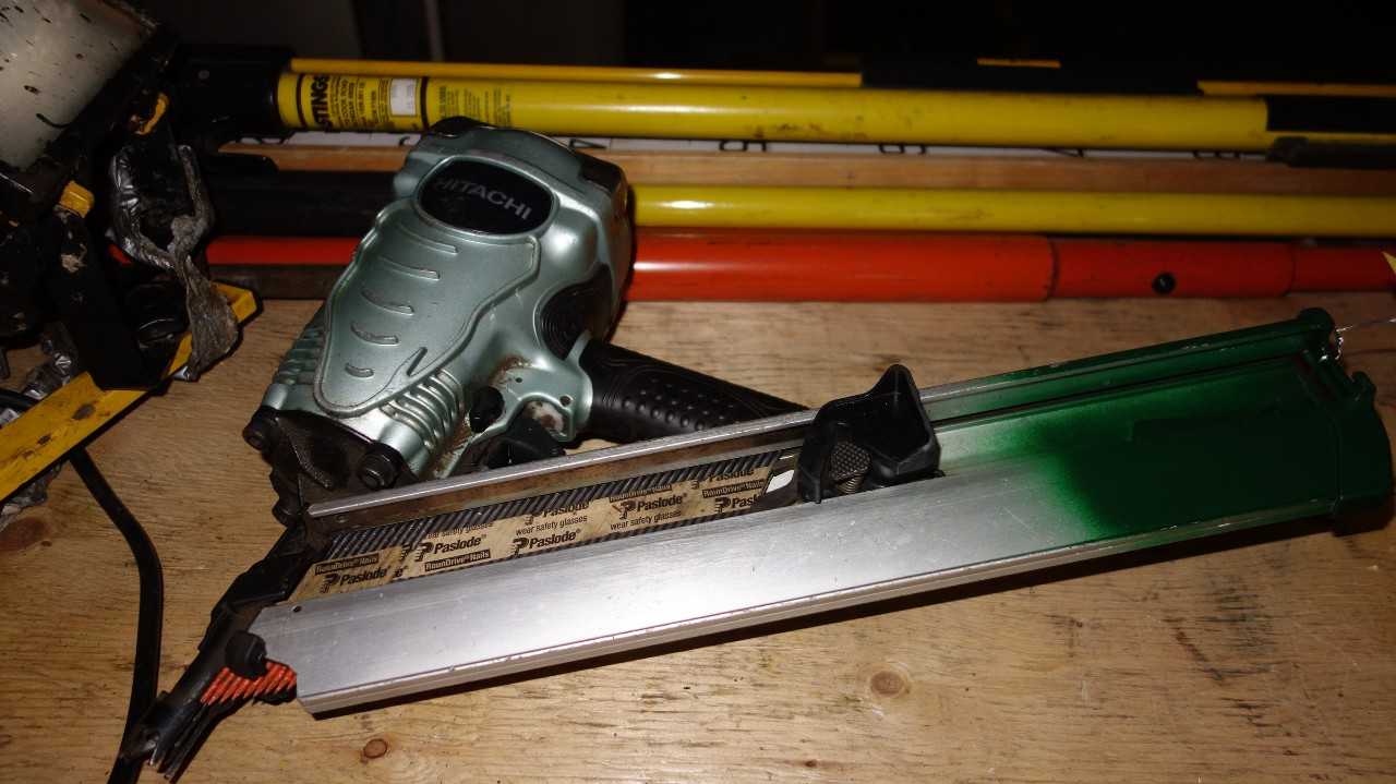 HITACH NR90AD 3-1/2IN STRIP NAILER - PNEUMATIC POWER TOOL