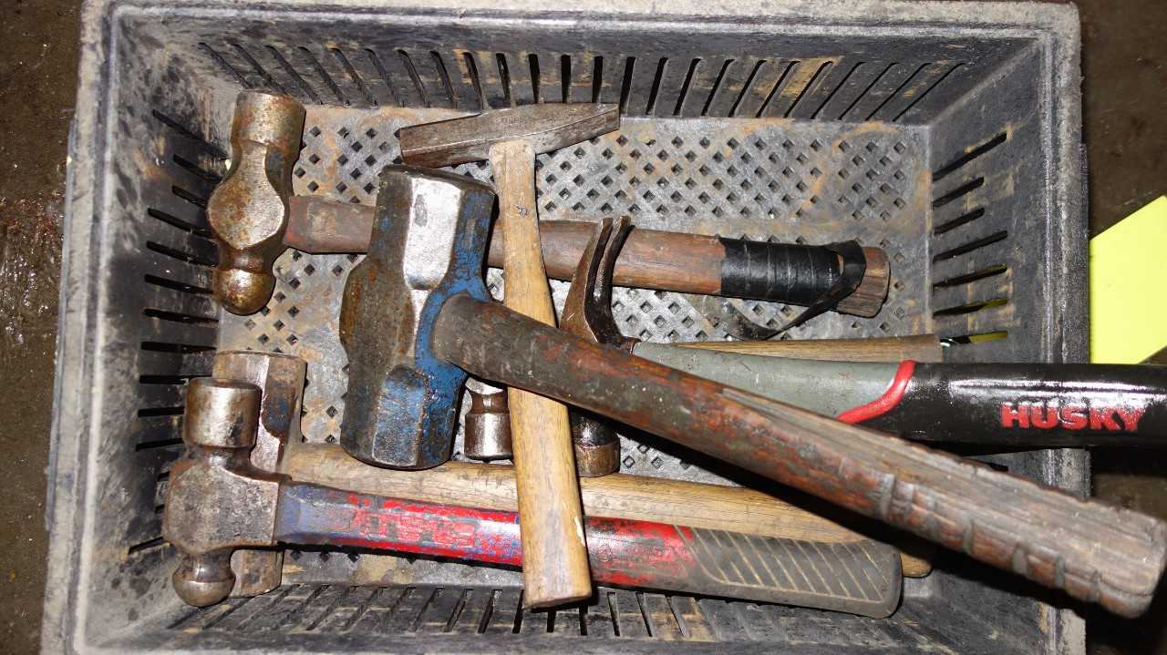 ASSORTED LOT OF 7 HAMMERS, SLEDGEHAMMERS, HUSKY - HAND TOOLS