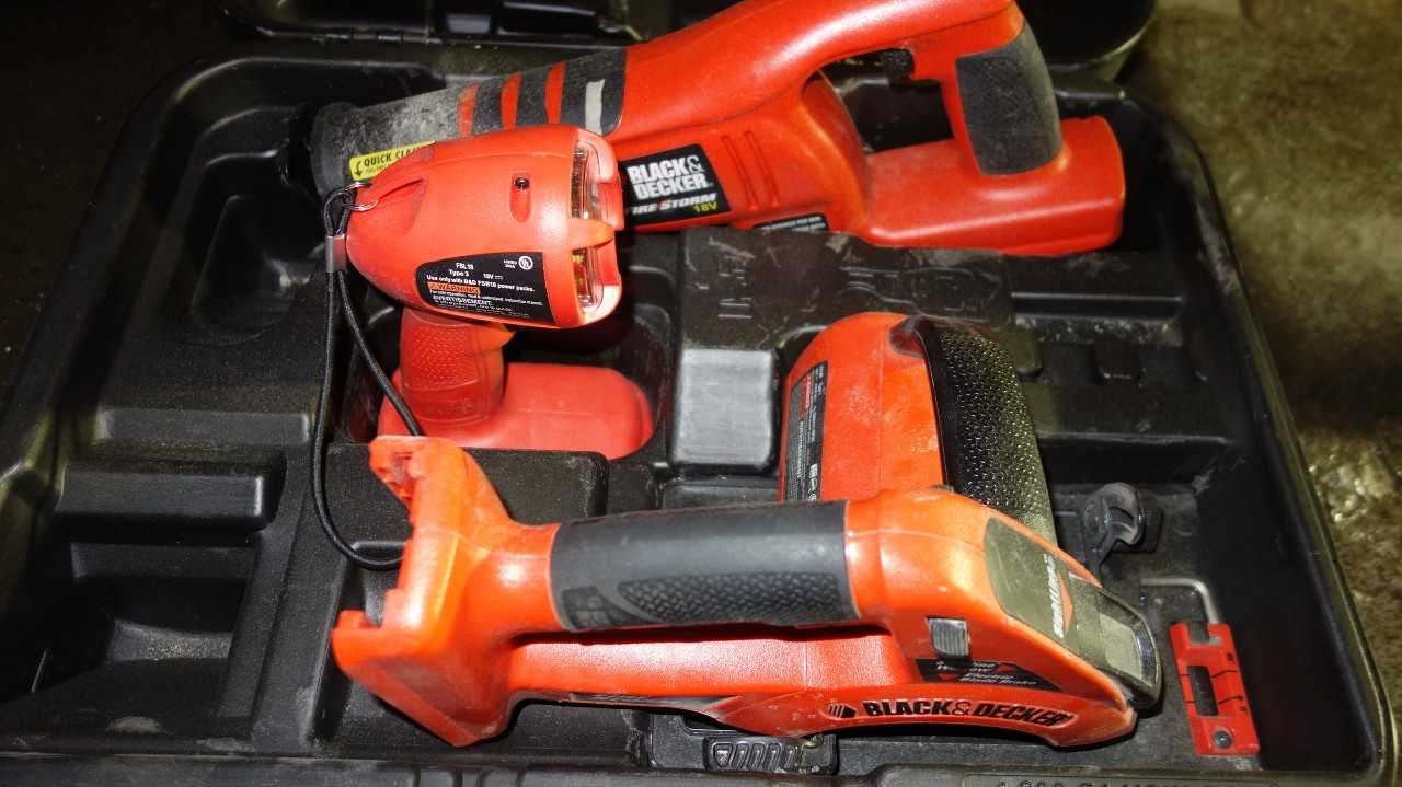 BLACK & DECKER FIRESTORM 18V-DC PORTABLE SAWZALL SAW SET - ELECTRIC POWER TOOLS