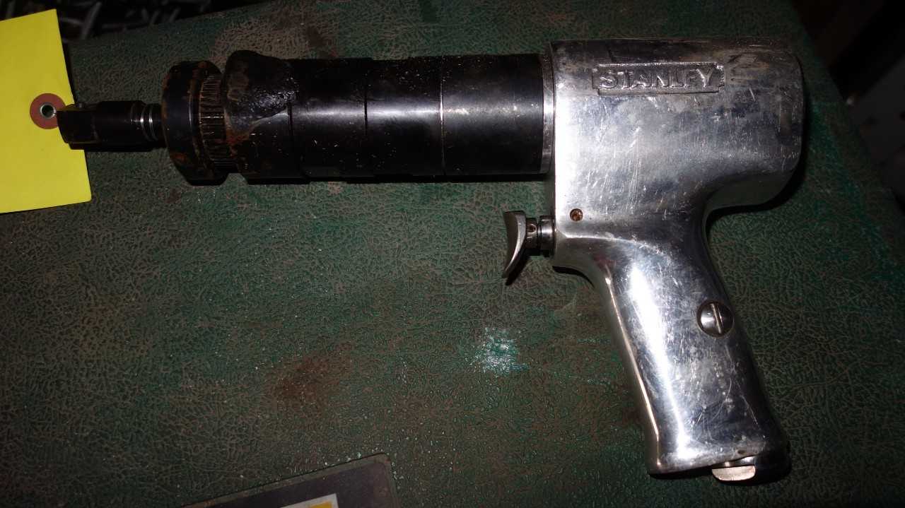 STANLEY PISTOL GRIP GREASE GUN - ELECTRIC POWER TOOLS