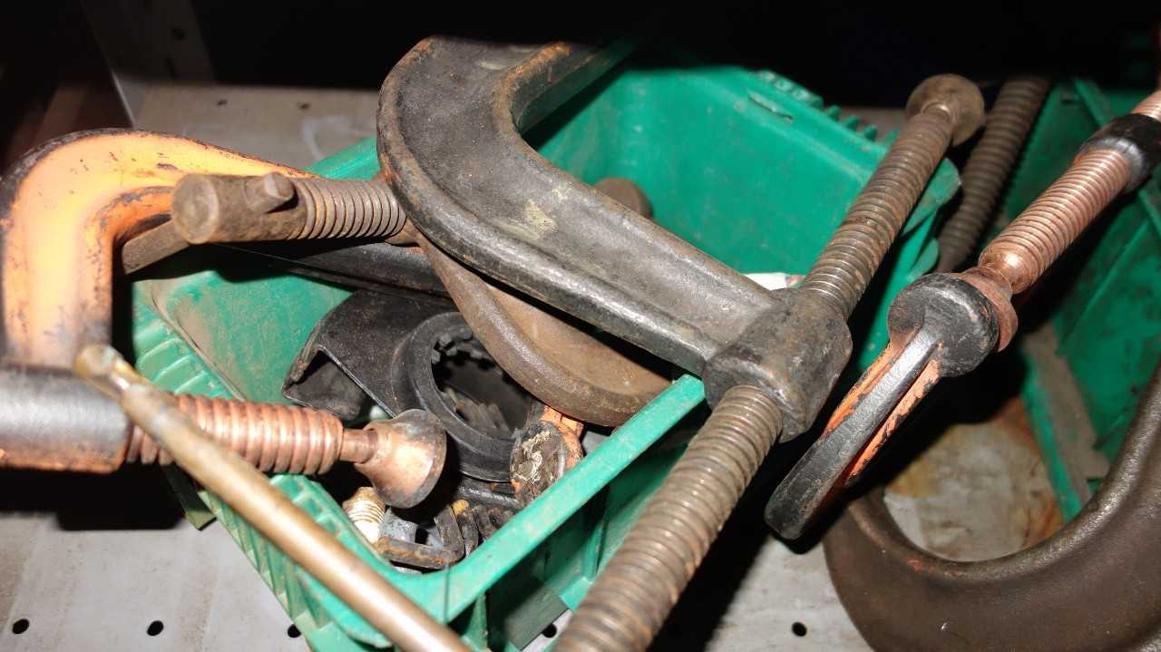 ASSORTED LOTS OF MANUAL VICE CLAMPS - HAND TOOLS