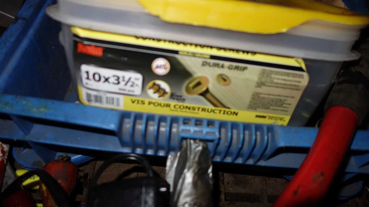 1 PALLET OF HAND TOOLS, CRIMPERS, HAMMERS, HOLE SAWS, SAFETY SEALS - HAND TOOLS