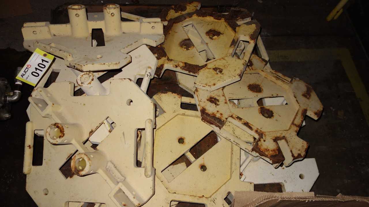 PALLET OF ASSORTED STEEL MOUNTING BRACKETS - MISCELLANEOUS