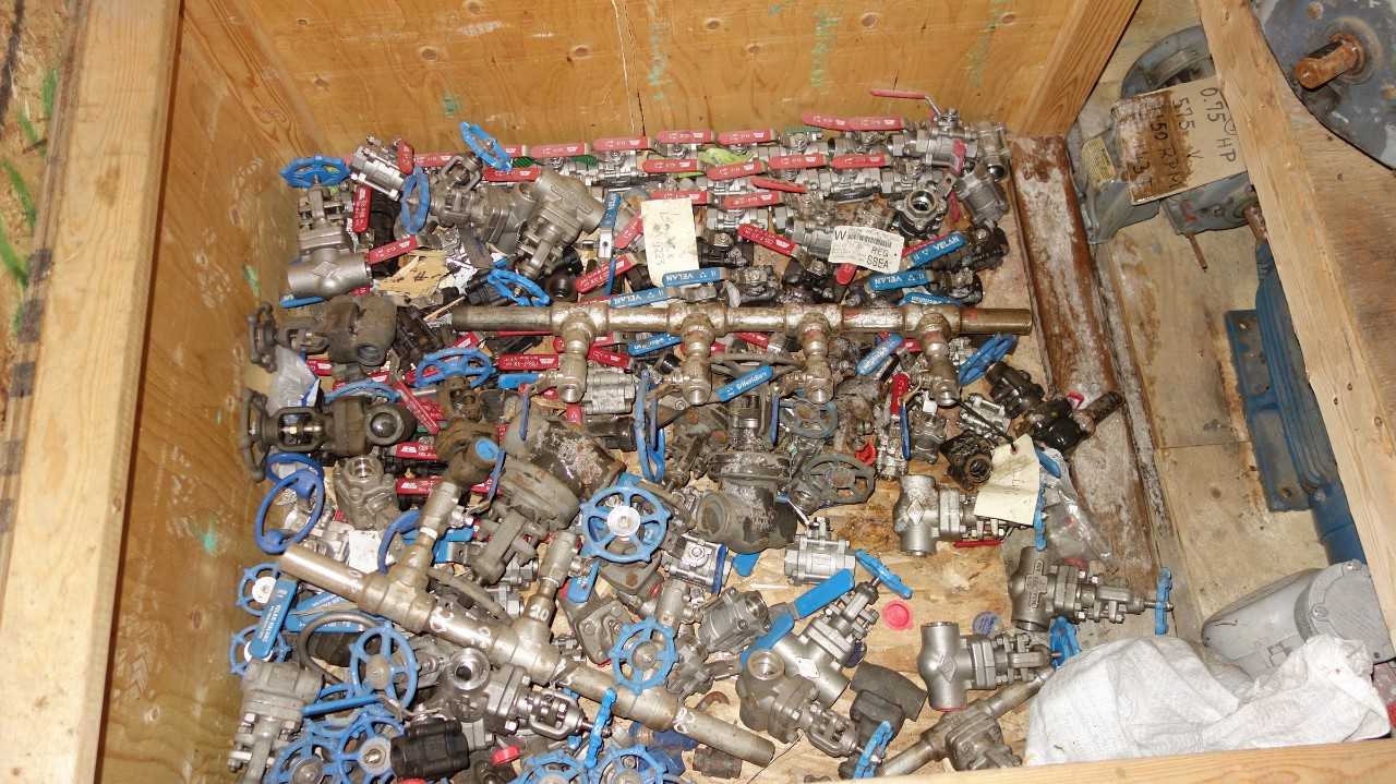 PALLET OF ASSORTED STAINLESS/STEEL GLOBE & BALL VALVES, VELAN, NAS, MERIDIAN - VALVES
