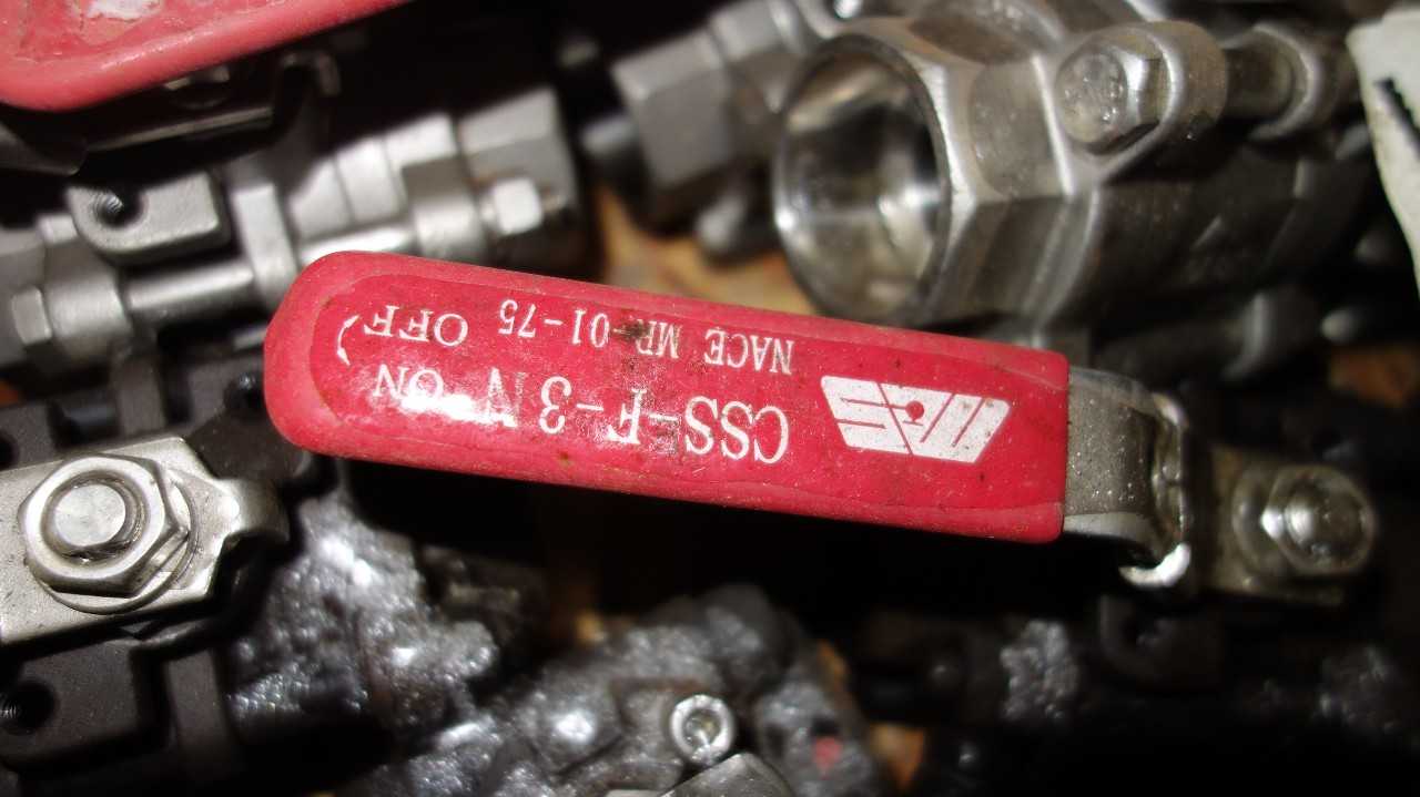 PALLET OF ASSORTED STAINLESS/STEEL GLOBE & BALL VALVES, VELAN, NAS, MERIDIAN - VALVES