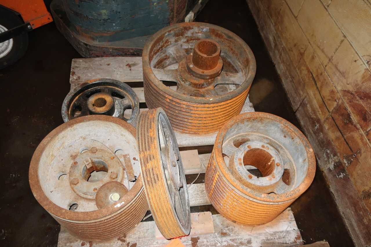 PALLET OF ASSORTED PULLEY SHEAVES, MARTIN, TB WOODS - PULLEYS & SHEAVES