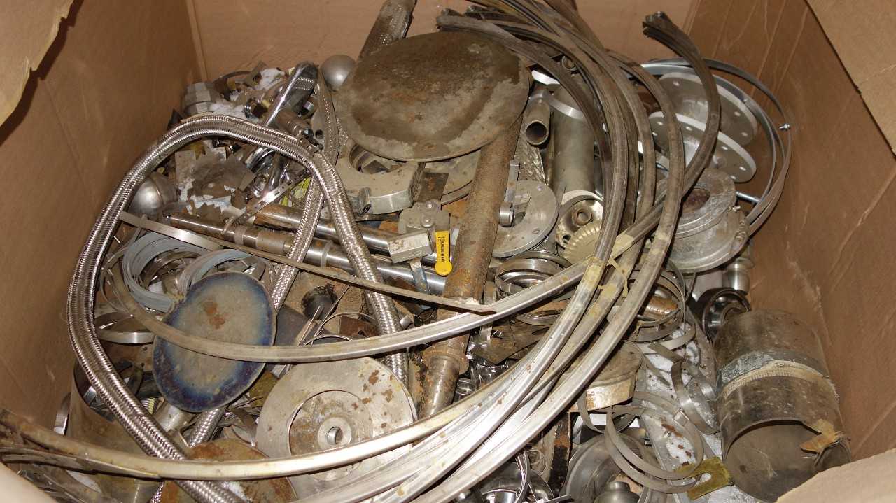 1 PALLET OF ASSORTED STAILESS/STEEL FLANGES & FITTINGS - POWER TRANSMISSION