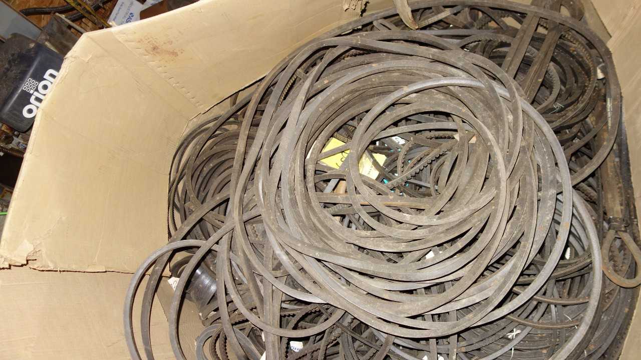 1 GAYLORD BOX OF ASSORTED V-BELTS, GATES, GOODYEAR MATCHMAKER - BELTS