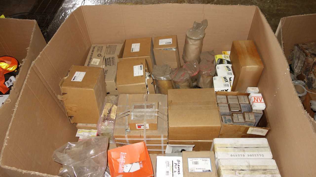 PALLET OF ASSORTED PRESSURE REGULATORS, FILTERS, WATTS, WIX, PARKER - INDUSTRIAL PARTS