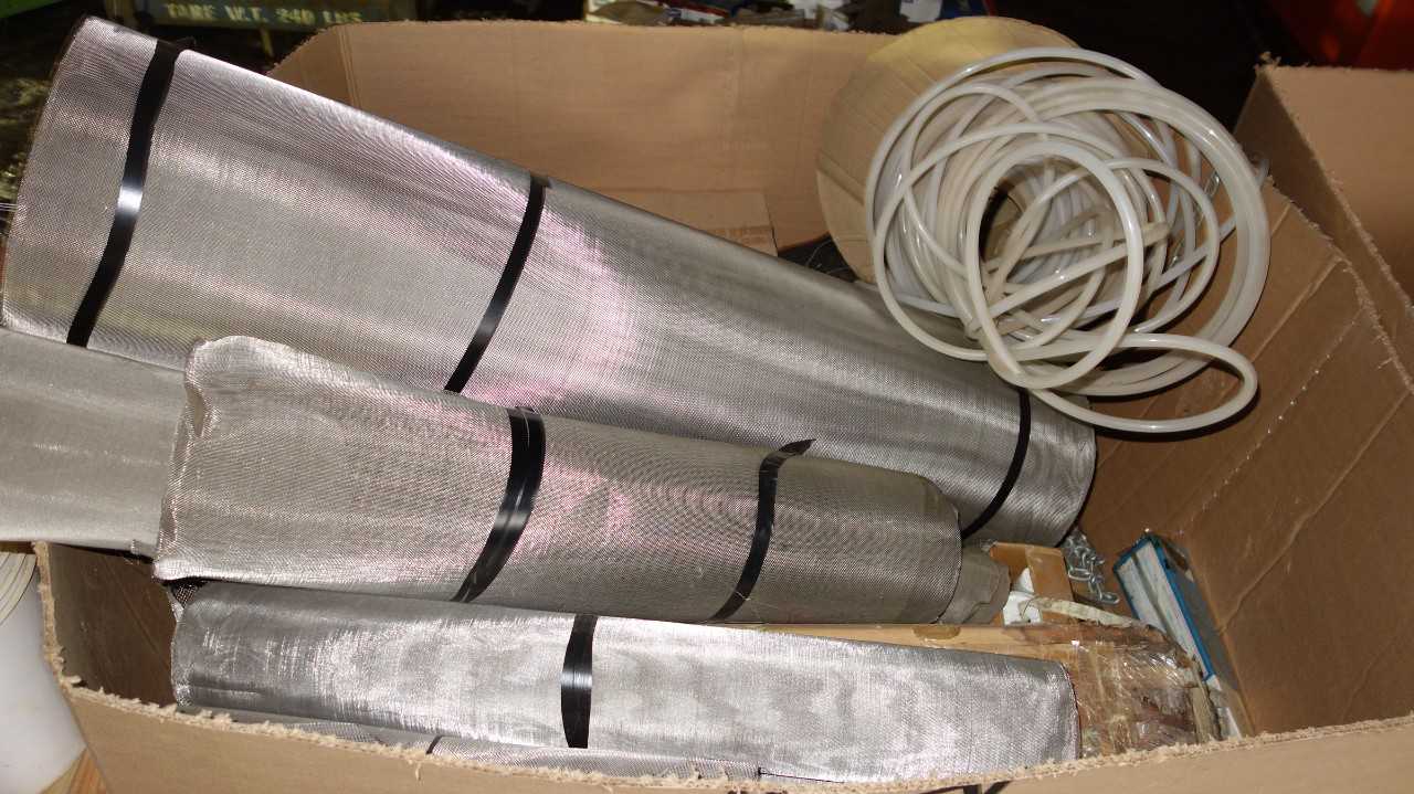 BOX OF ASSORTED MISCELLANEOUS CLEANING SAFETY EQUIPMENT, WIPES, MESH, FILTERS - SAFETY EQUIPMENT