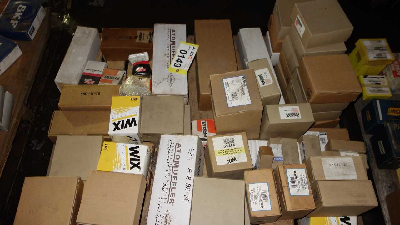 PALLET OF ASSORTED PNEUMATIC REGULATORS, FILTERS, BALDWIN, WIX - INDUSTRIAL PARTS
