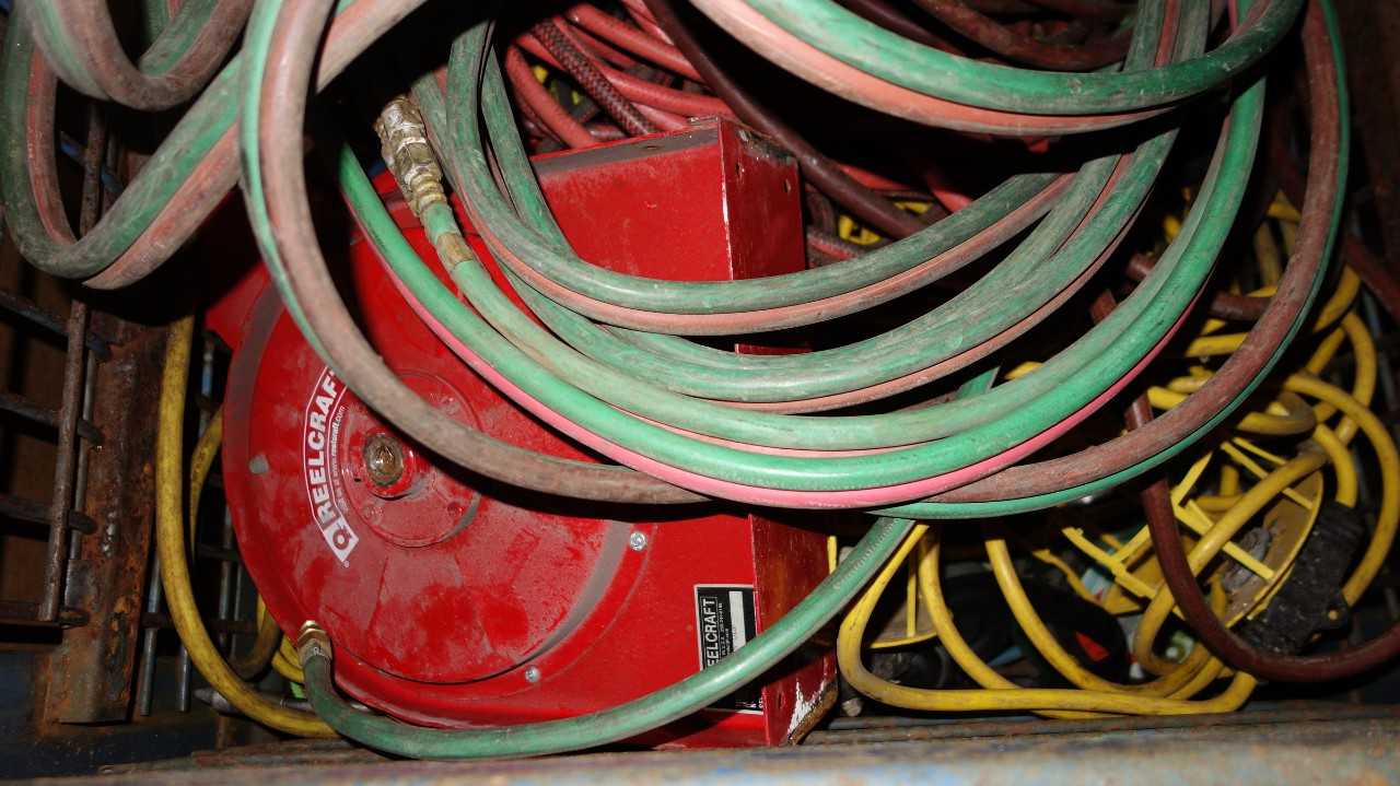 1 CRATE OF ASSORTED WELDING HOSES, CABLES - WELDING EQUIPMENT