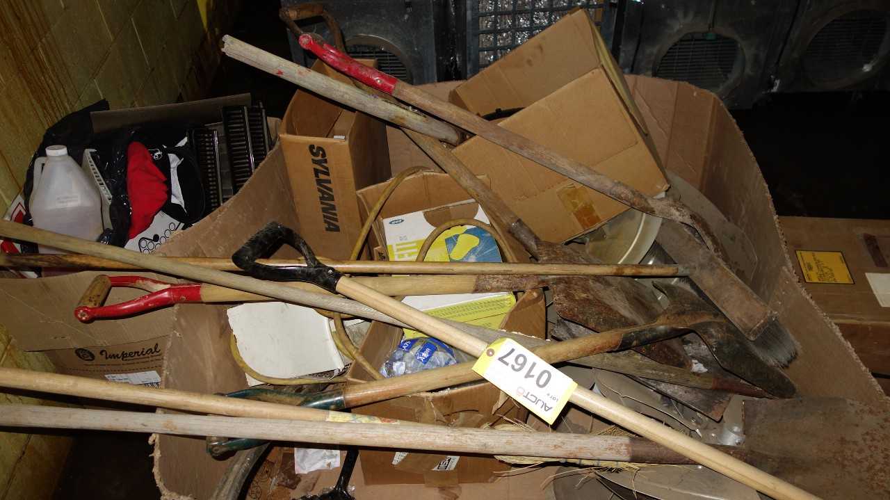 BOX OF ASSORTED MISCELLANEOUS CLEANING SAFETY TOOLS, SHOVELS, BROOMS, WIPES, - INDUSTRIAL PARTS
