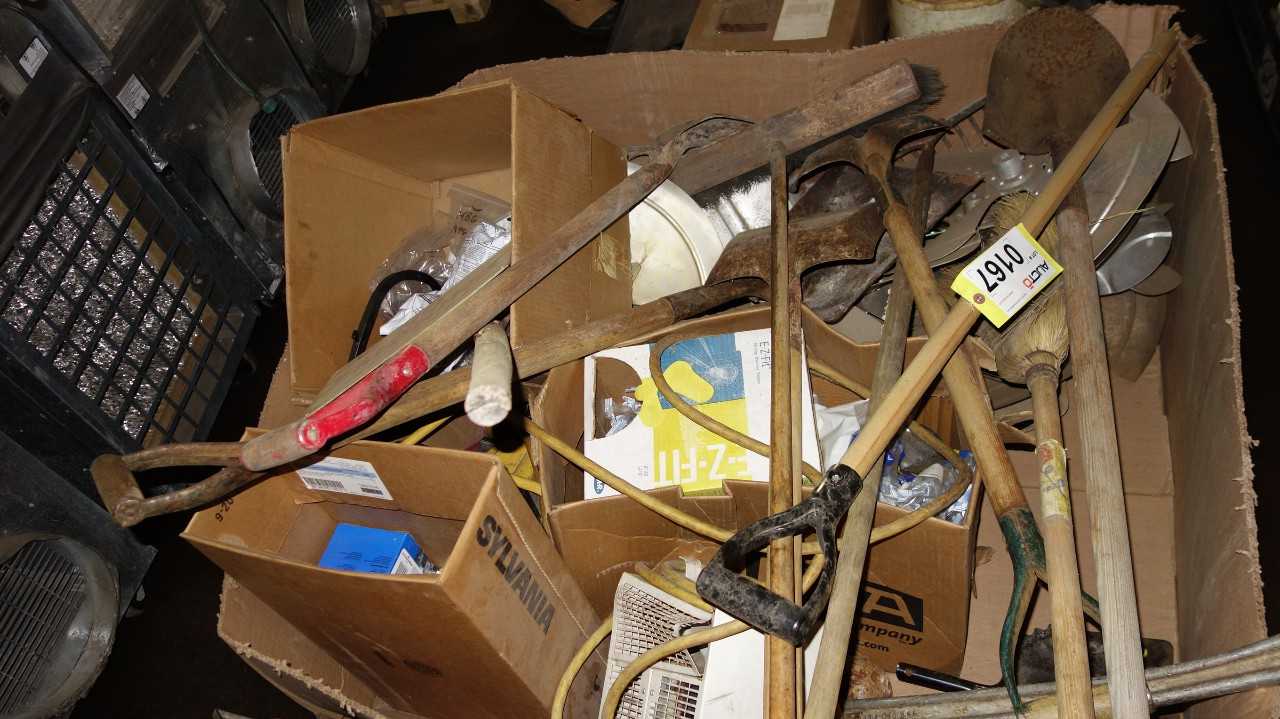 BOX OF ASSORTED MISCELLANEOUS CLEANING SAFETY TOOLS, SHOVELS, BROOMS, WIPES, - INDUSTRIAL PARTS