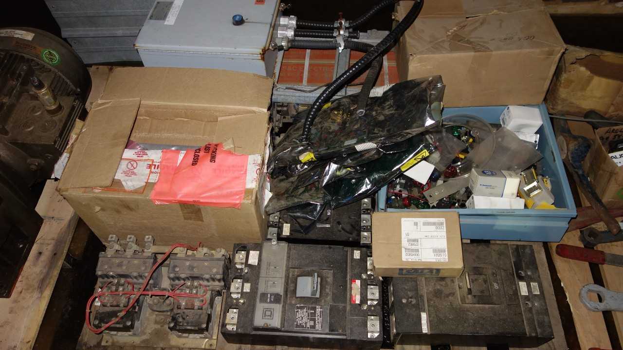 1 PALLET OF ASSORTED ELECTRICAL CONTROL UNITS, BREAKERS, SWITCHES - ELECTRICAL COMPONENTS
