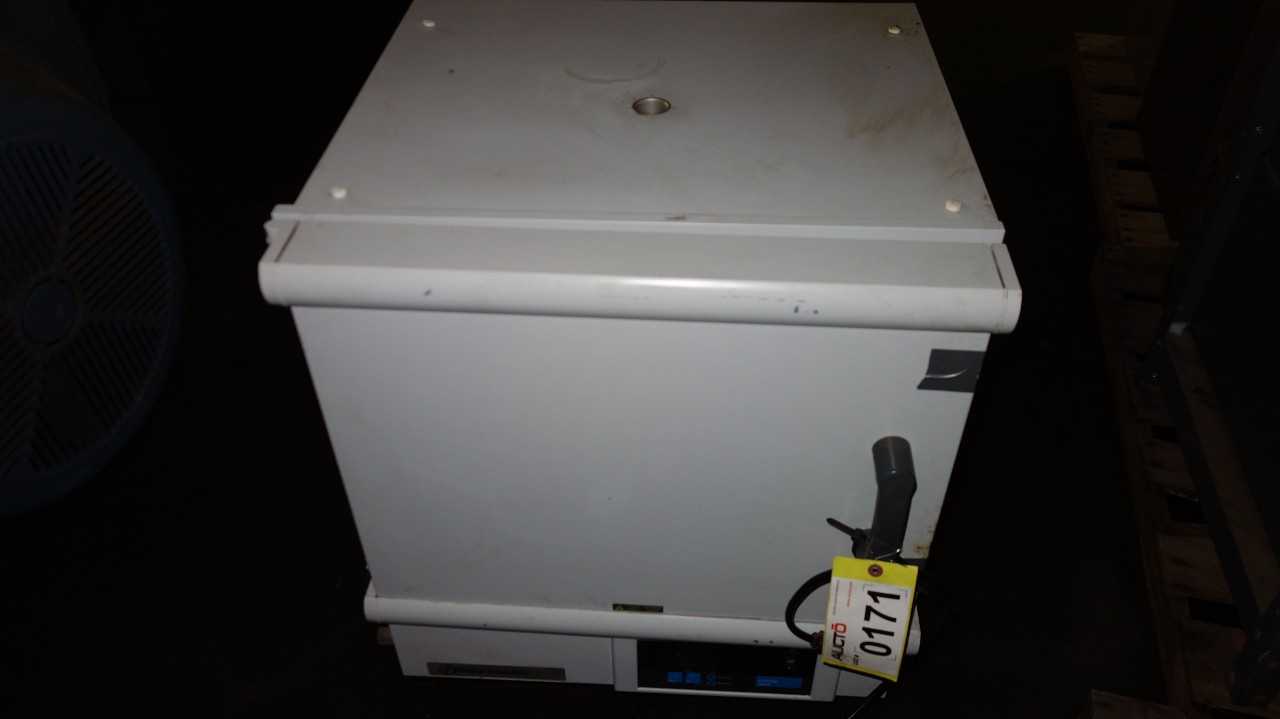 FISHER SCIENTIFIC 725F 120V-AC LABORATORY CONVECTION OVEN - LAB & SCIENTIFIC