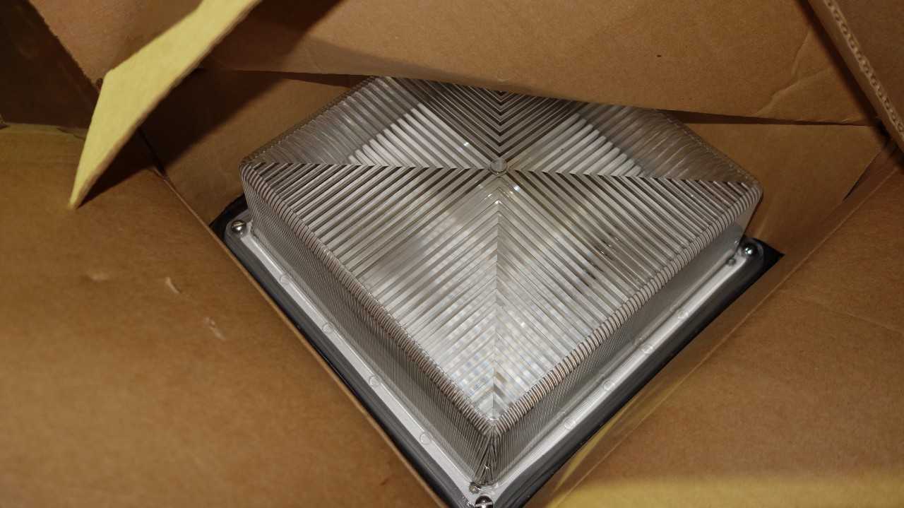 LOT OF ASSORTED LIGHTING COMPONENTS, BALLASTS, BULBS, CROSE-HINDS, SYLVANIA - INDUSTRIAL PARTS