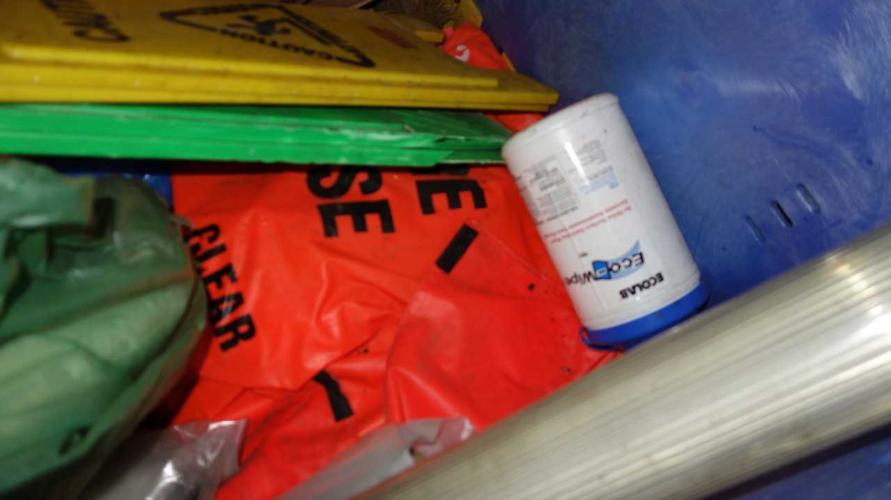 BOX OF ASSORTED CLEANING SAFETY PRODUCTS, ABSORBANT RAGS, SPILL KITS, SIGNS - MISCELLANEOUS