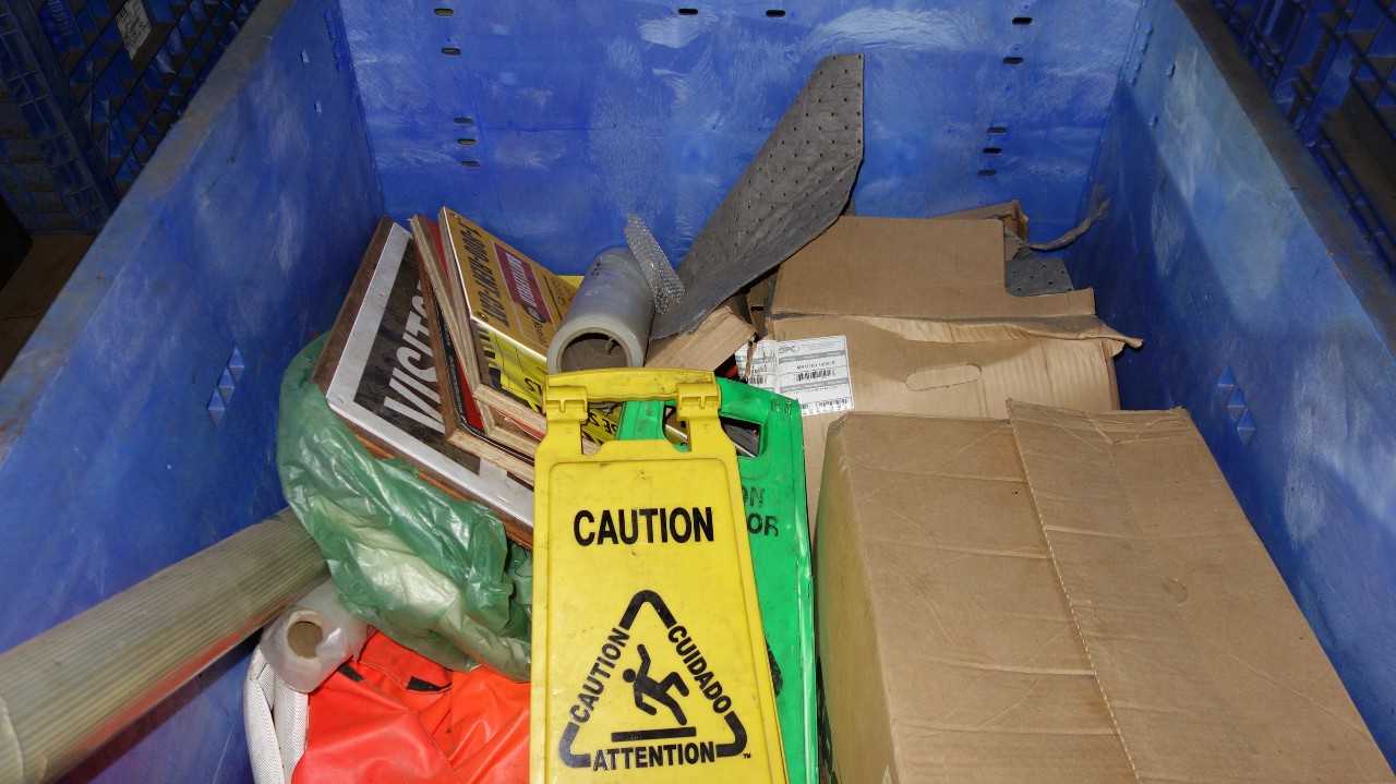 BOX OF ASSORTED CLEANING SAFETY PRODUCTS, ABSORBANT RAGS, SPILL KITS, SIGNS - MISCELLANEOUS