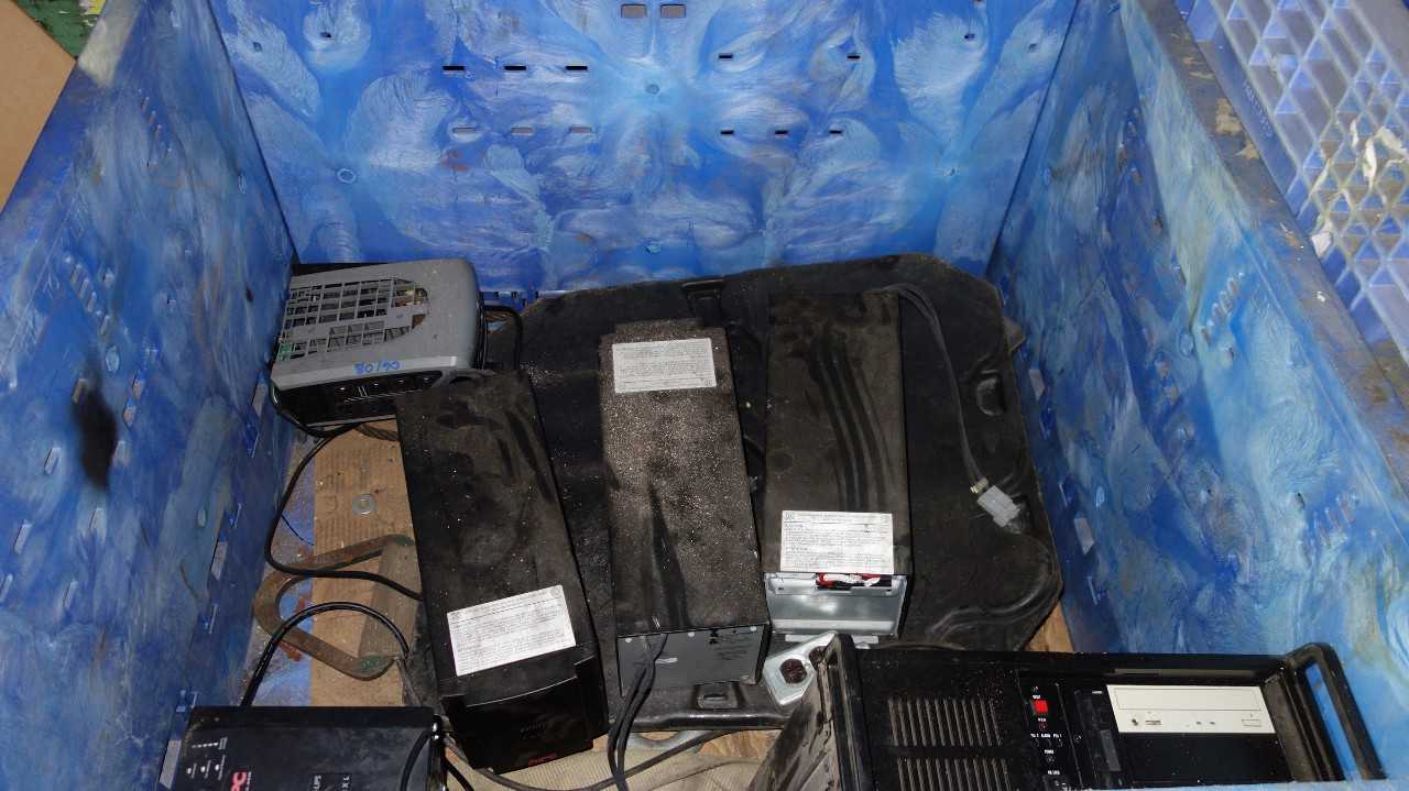 1 PALLET OF ASSORTED ELECTRICAL CONTROLS, UPS POWER SUPPLYS, APC, COMARK - ELECTRICAL COMPONENTS