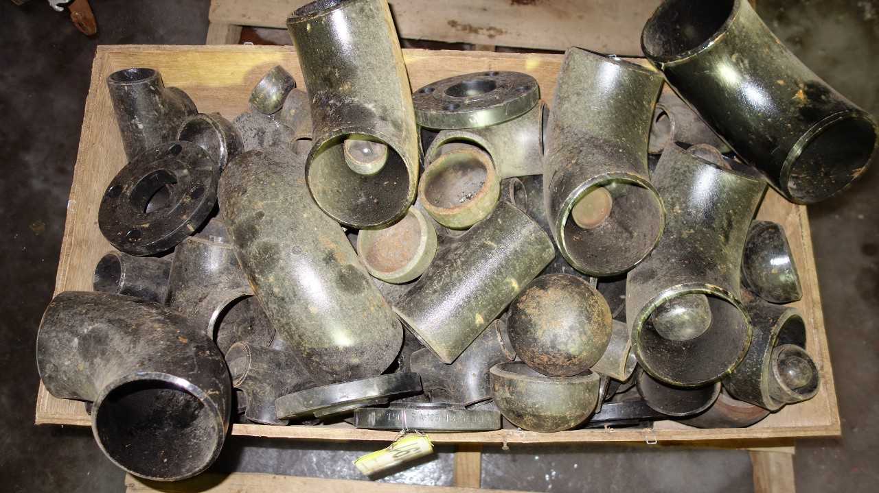 1 BOX OF ASSORTED STEEL ELBOW FITTINGS - PROCESS EQUIPMENT
