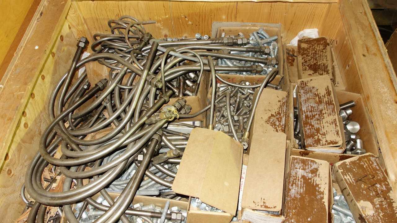 1 CRATE OF ASSORTED STEEL SCREW BOLTS - ELECTRIC POWER TOOLS