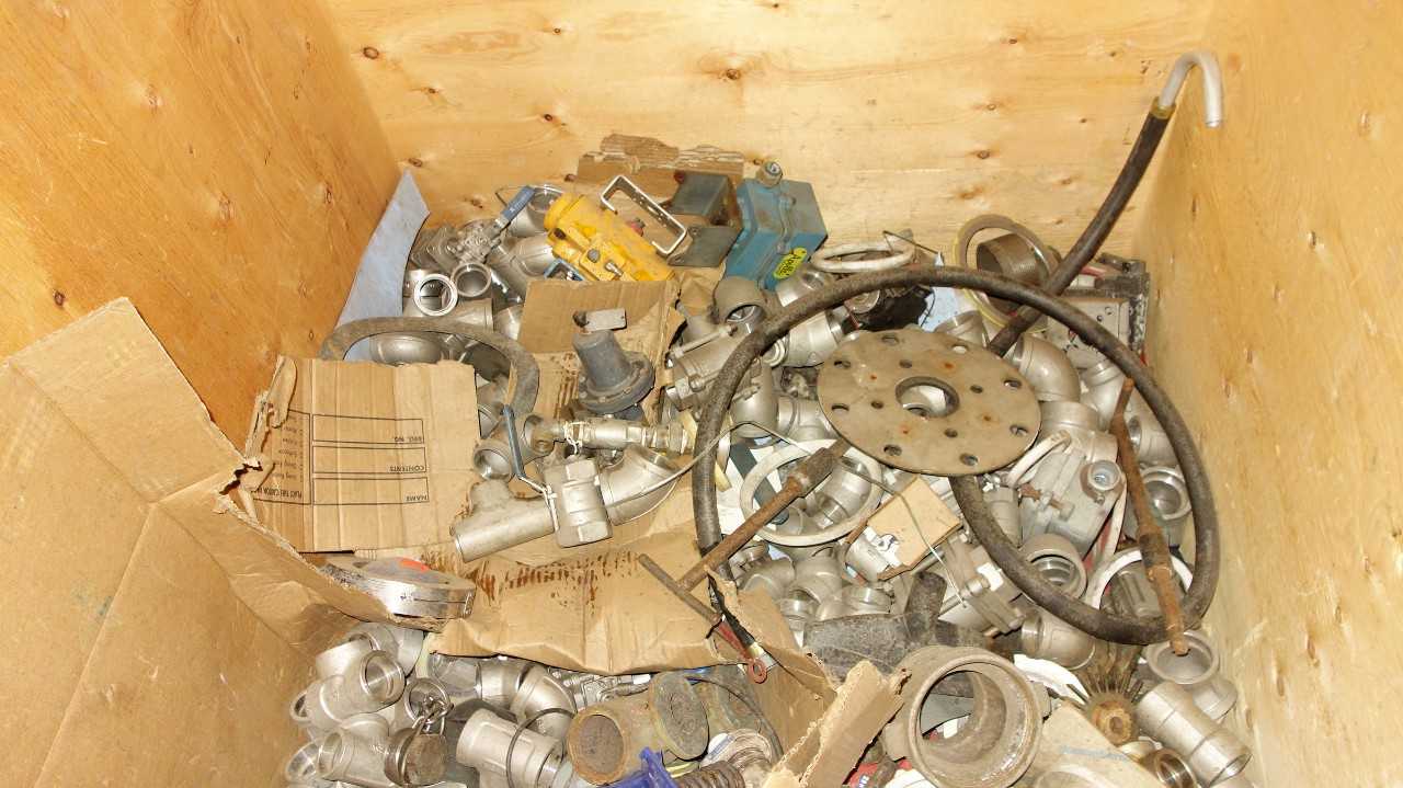 1 PALLET OF ASSORTED STAINLESS VALVES, UNION FITTINGS, NAS, APOLLO - VALVES