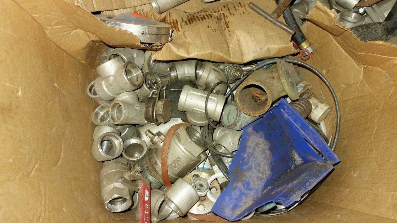 1 PALLET OF ASSORTED STAINLESS VALVES, UNION FITTINGS, NAS, APOLLO - VALVES